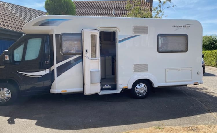 Tinsel – 4 berth Peugeot bus from 2015