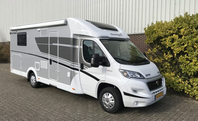 14 – Luxe automaat camper met queensbed en hefbed!