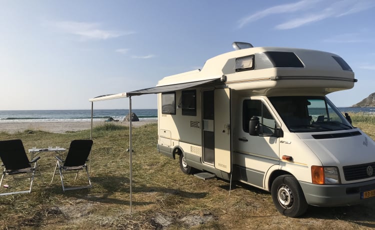 Camping-car VW frais assis autour! (4 personnes alcôve)