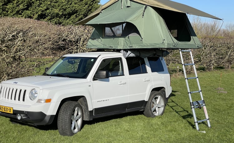 Avventura in tenda da tetto con Jeep Patriot e tenda da tetto Thule