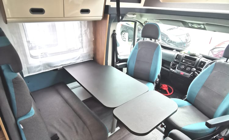 Camping-car Sunliving moderne idéal pour les familles ou les groupes de 4+