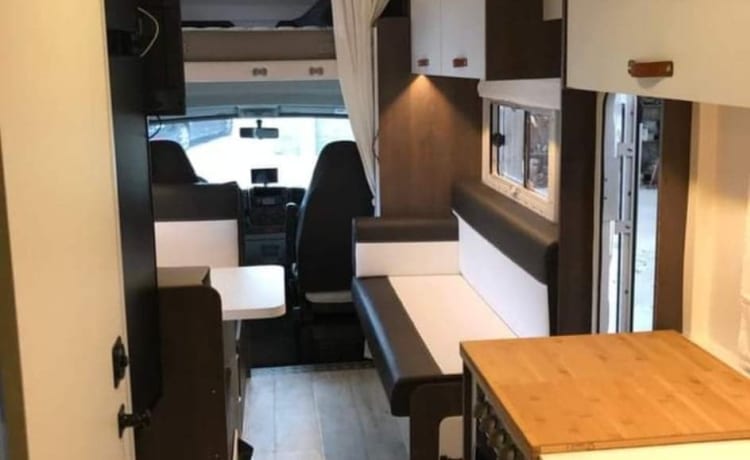 Fiat Ducato Alkoof 6 personen -  Gezinsmobilhome (max. 1000km)