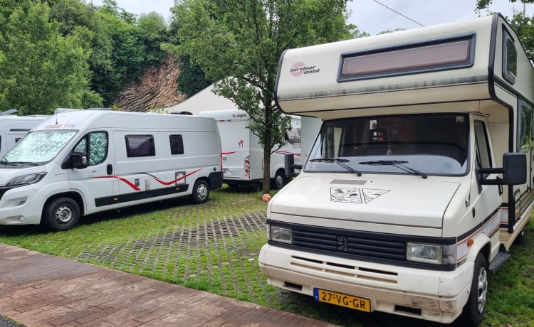 Opa camper – 5p Peugeot alkoof uit 1993