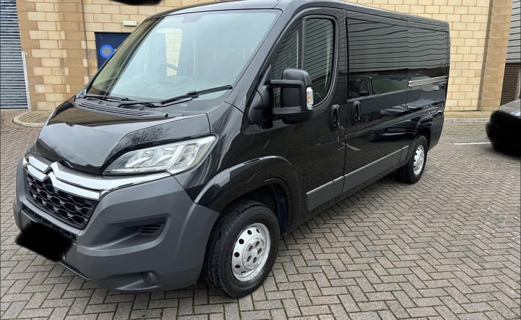 Stealth – 2/3 persoons Citroën campervan uit 2015