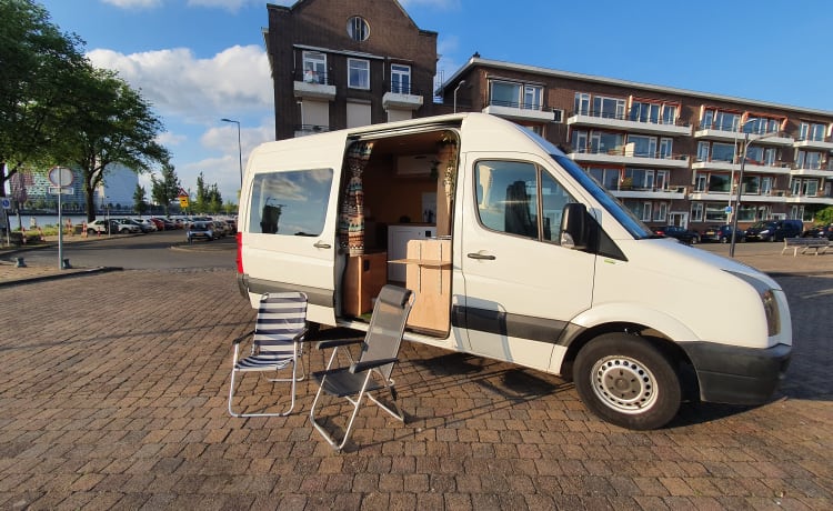 Bus camper VW Crafter fuori rete 3 persone