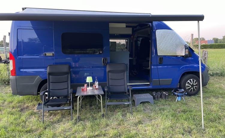 Blue Rambler – Peugeot Boxer bus camper from 2015