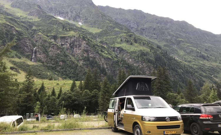 JoeJoe – Volkswagen Campingbus mit Aufstelldach