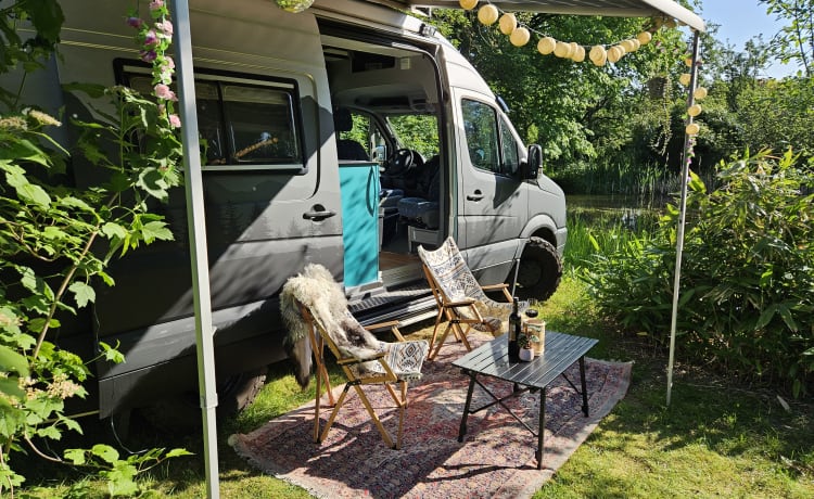 Off-grid adventure VW Crafter 