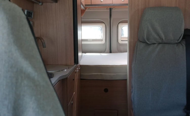 Knaus bus camper 4p with transverse bed and fold-down bed