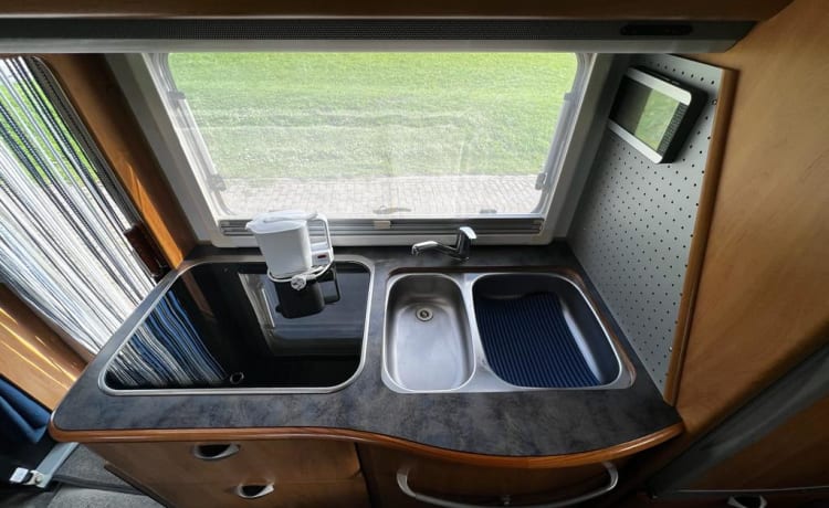 Macarena – Camper with many extras, integral