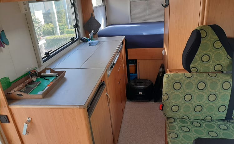 Camper Knaus 2.5 TDI da 6 persone molto ordinato, forse solo un portabiciclette