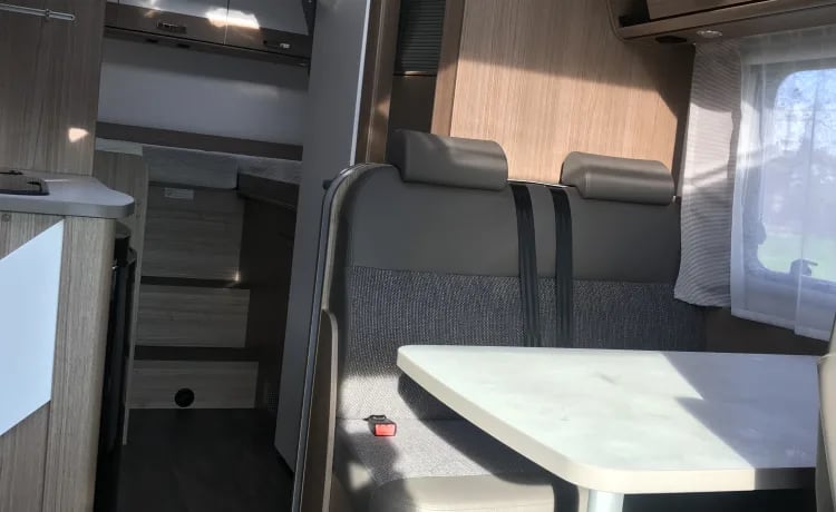 Splinternieuwe camper Carado model 2022 (Hymer fabriek) Type T337 te huur 