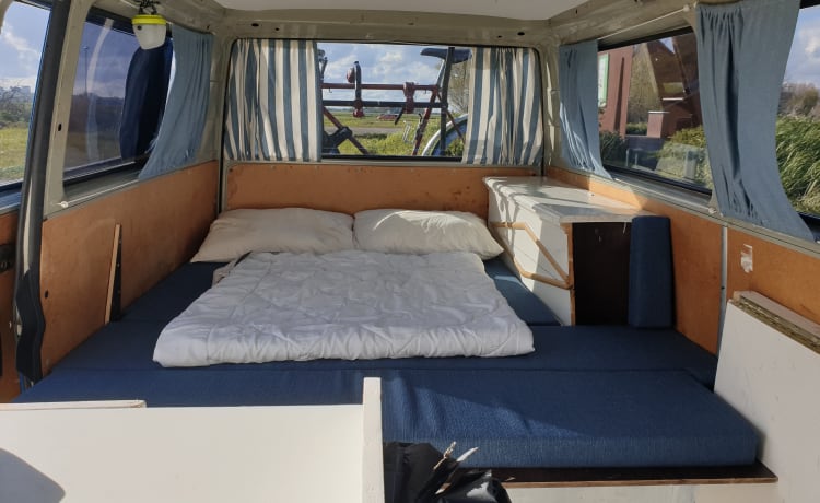 Mr. Blue Sky  – Camping-car rétro VW T3