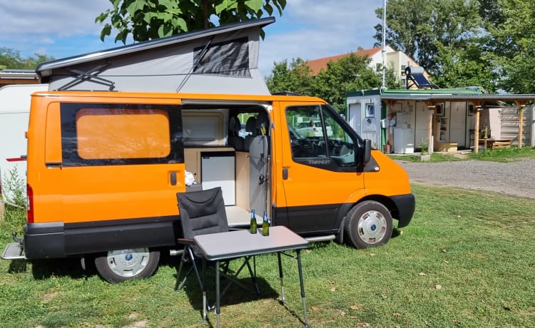 4p Ford campervan uit 2009