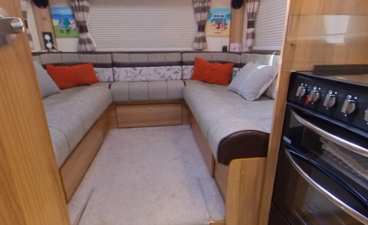 Mavis – 2 berth Bailey Approach Autograph 625 Motorhome