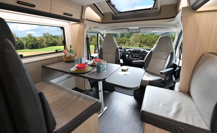 de Club camper – NEW 5-person luxury motorhome, including inventory and insurance