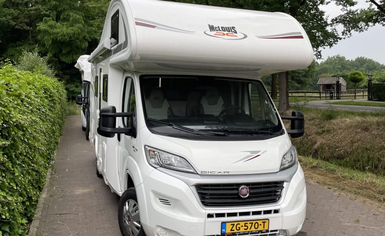 Beau camping-car spacieux et luxueux avec auvent et climatisation pour toute la famille (6 pers