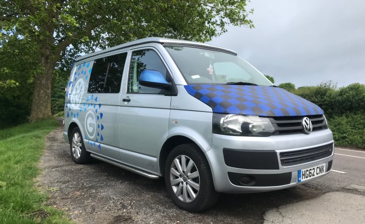 Lady Luna – VW Campervan - 4 berth with awning.