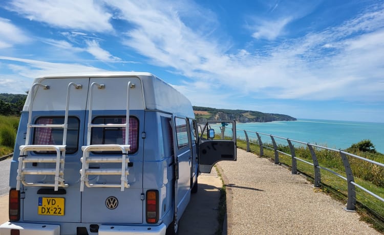 Nice Volkswagen bus camper, ready for adventure!