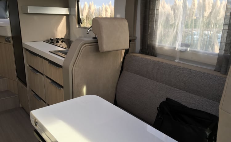 Volledige vrijheid met deze luxe Adria half integraal uit 2020