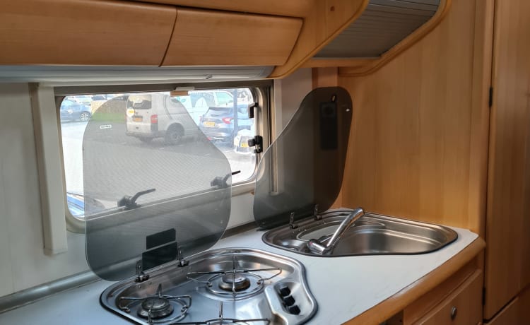 Camper_Vibes_ – Alcova Fiat Ducato del 2004 (4 posti letto spaziosi)