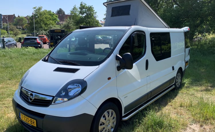 KIWI  7 – Opel Vivaro (ECO) buscamper . geheel zelfvoorzienend 