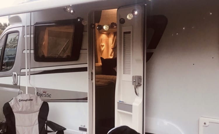 Pearl –  Essex based,4 berth luxury for your Summer/Autumn break.Insurance included