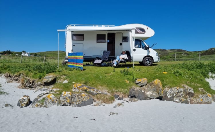 Ellie – Comfortable 4-Berth Motorhome with Large Garage for Hire