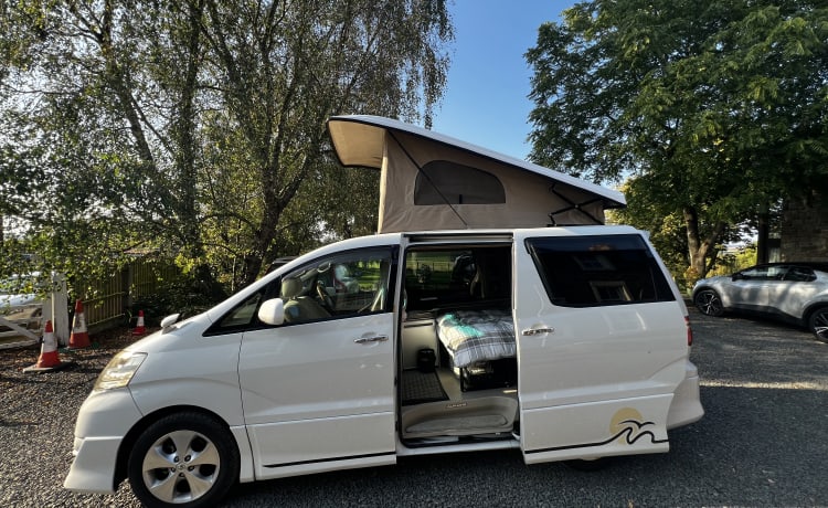 The Borderless Reiver – 3-persoons Toyota campervan uit 2007