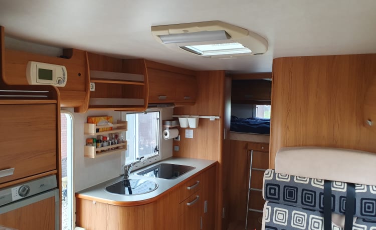 6p Rimor Super Brig 677 TC alcove family camper