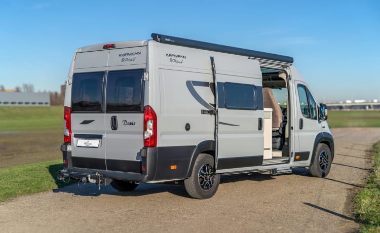 Off the Grid - 3 – Complete bus camper with automatic transmission and solar panels, "Of the Grid nr 3"