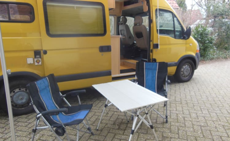 Camping-car confortable pour deux personnes, se conduit comme une voiture de tourisme