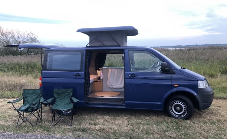 Transformer – VW Transporter with 4 seats, 2 sleeping places, lifting roof