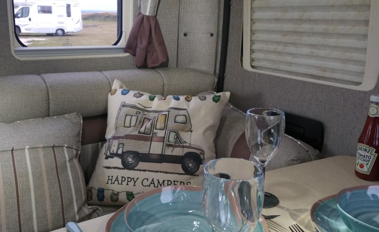 Roxie – Superbe camping-car Peugeot Warwick Duo 2 couchettes avec tout le luxe