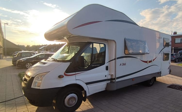 Very spacious family motorhome, 6 seats with belts