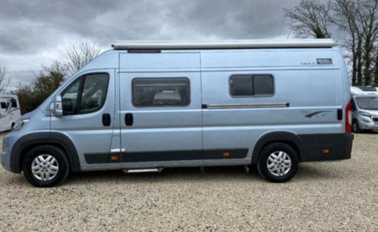 Jill – Stunning 4 berth family van. Fixed bunks!