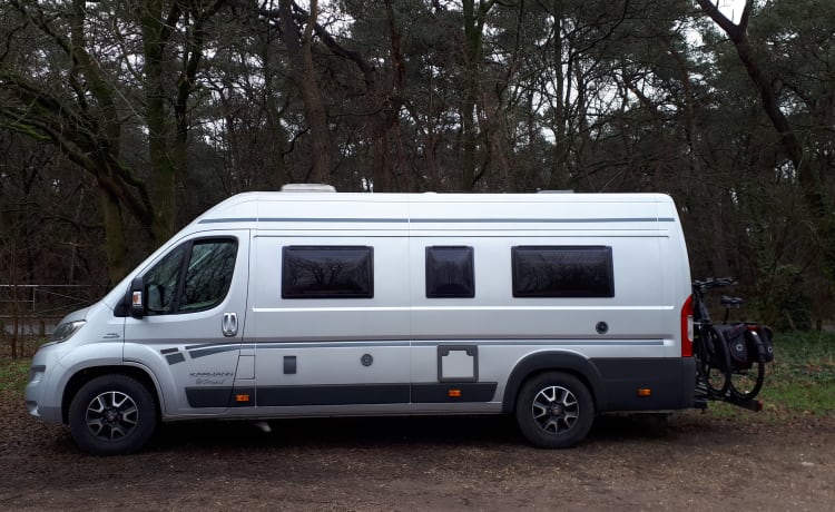 Bus camper with 2 length beds. Automatic 150 hp.