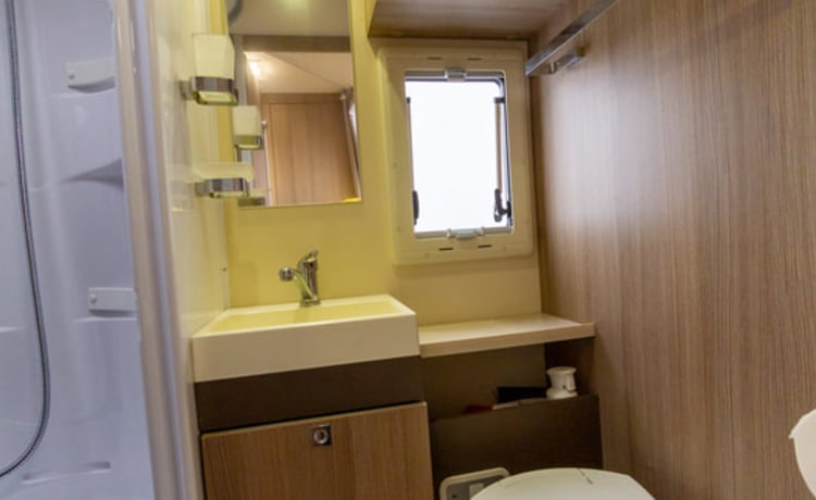 HaRVey – 5 berth Chausson with bunk beds (2016)