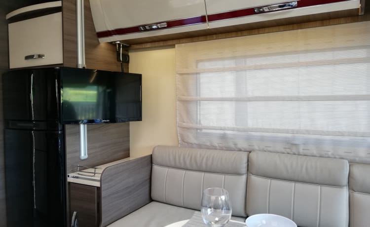 Luxurious family camper with a great sense of space and great travel comfort