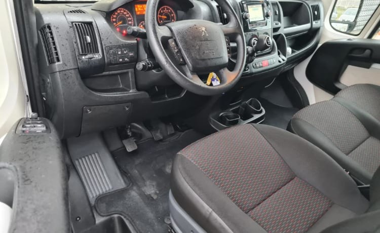 Peugeot boxer with fixed bed and large lifting roof