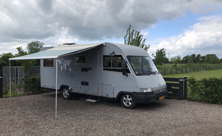 Beautiful spacious family camper!