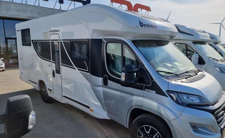 Spiksplinternieuwe ultra luxe camper