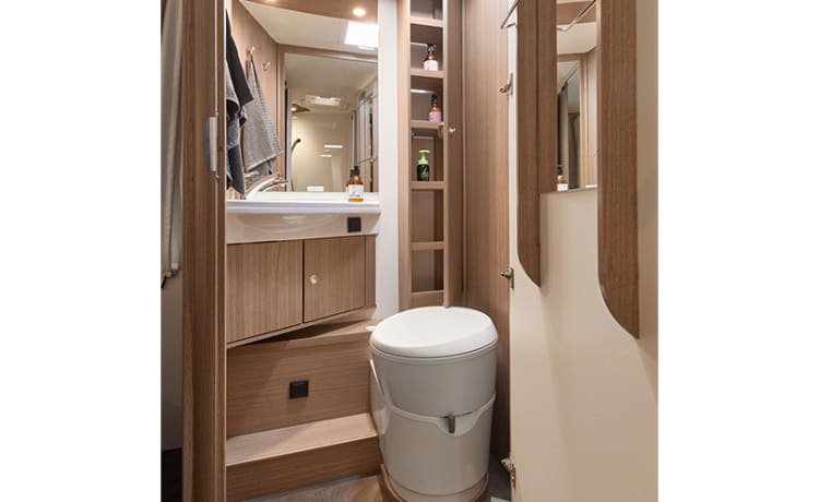 Carado T459 – Experience the freedom! (year 2021) Very spacious luxury - Queen bed - separate shower