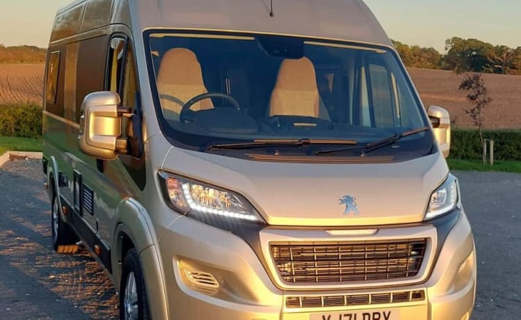 Amber – Peugeot-Bus mit 2 Schlafplätzen ab 2021