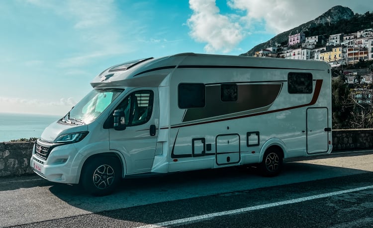 Camping-car de luxe Bürstner Lyseo TD 727G pour 2 personnes avec autonomie supplémentaire (2023)