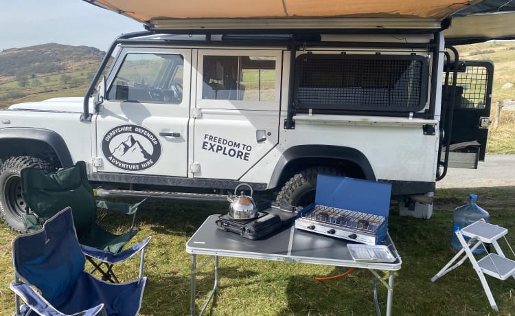 Doris – Land Rover Defender mit 2 Schlafplätzen