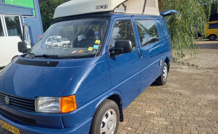 2p Volkswagen bus uit 1995