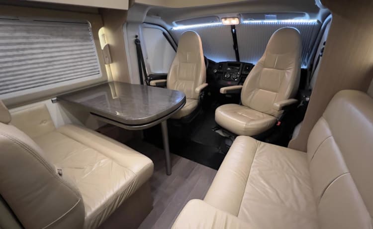 Prachtige luxe 4 persoons camper