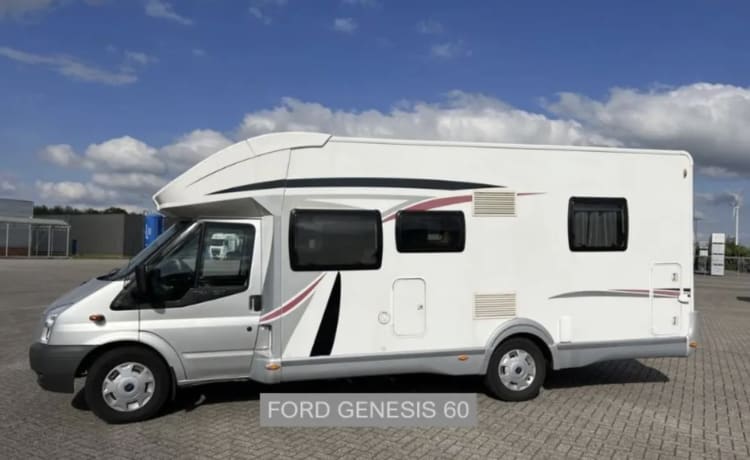 Luxuriöser Ford Camper CHALLENGER für 4/5 Personen mit Queensize-Bett.