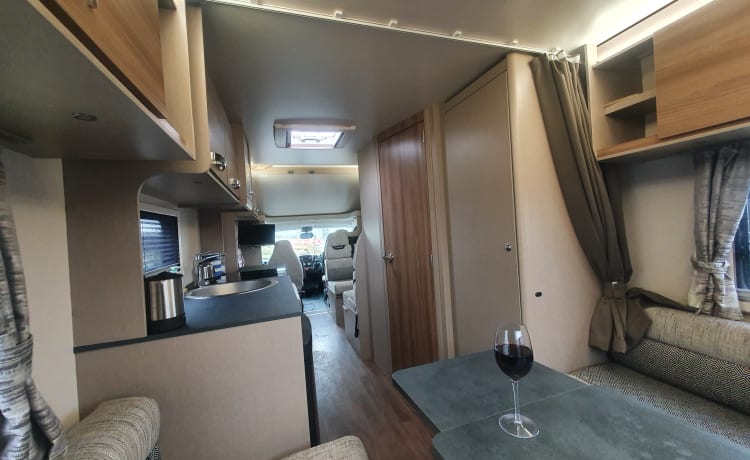 Taylor – 2021 Camper per famiglie con 6 cinture di sicurezza sulla costa dello Yorkshire orientale